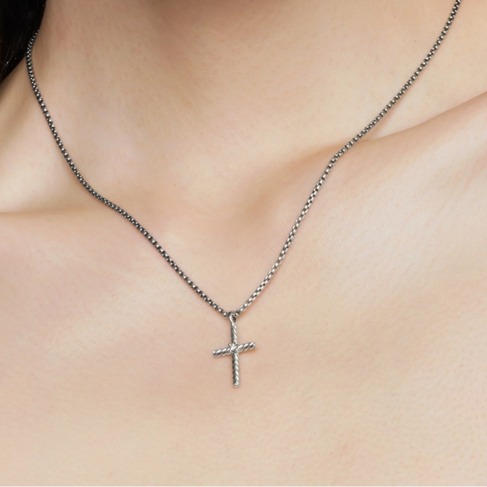 David Yurman Classic Cable Cross Necklace
Sterling Silver with Center Diamond